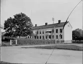 Strömsbro utbyggdes kraftigt år 1776.

Flickbyggningen för ogifta arbeterskor uppfördes när Gefle Manufactur AB etablerade sig i Strömsbro





