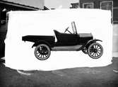 Lastbil, ca 1923-1924 T-Ford personbil som blivit ombyggd till lätt lastbil.
Valbo Verkstadsbolag.