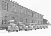 Gengaslastbilar framför verkstad (Volvo)
G. H. Tollertz. Ingenjör
1 december 1939