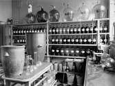 Mineralvattenfabriken Helsan AB

Grundades omkring 1900.
Där producerades på 1940-talet läskedrycker, sodavatten och
natursafter i stor omfattning


