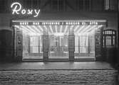 Biografen Roxy. Invigningsdagen år 1935 av biografen på Drottninggatan 14. Som första film lockar man med tecknat, Max Fleischers 