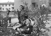 Studentexamen från Tekniska Gymnasiet. Lövad vagn. Gävle 1950.


