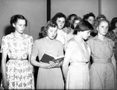 Högre Folkskolans avslutning. 12 juni 1950. Stadsdirektören C. V. Westerlund höll avslutningstalet och förrättade premieutdelningen.

