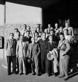 Fotbollslag från Tyskland möts vid Centralstationen av Arbetarbladet. 13 juni 1950.

