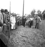 Lantbruksdag i Österfärnebo. Sundins gård i Backa. Kons. Larsson hushållningssällskapet. 30 juni 1950. Österfärneboreportage i Gefle Dagblad.


