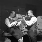 Vretasgården Hembygdsförening. Valboreportage även från Hille. Augusti 1950.


