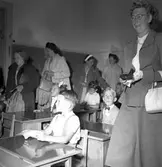 Skolorna börjar, reportage från småskolornas första klass. 24 augusti 1950.



