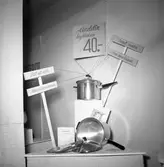 Konsum Alfa, demonstration av köksredskap på varuhuset. Den 28 september 1950


