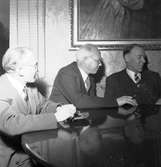 Barnavårdskonferens på Stadshuset, med Doktor Arnell. 21 oktober 1950.
