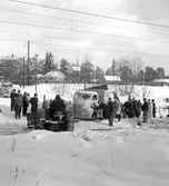 Bilolycka vid järnvägsövergången i Bäckebro. 10 mars 1951.