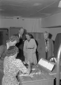 Gävle Manufaktur AB, Strömsbro. Besök i fabriken. 5 november 1951.


