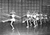 Emy Ågren. Balettflickor. Juni 1951.