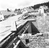 Byggnadsnämnden Ingenjör Persson. Fotografering av dåligt byggnadsmaterial. 30 juni 1951.
