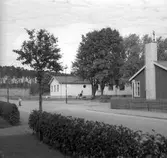 Uppsala Byggnadsgille. Engelbrektsgatan, Brändströmsgatan med flera gator och från Engelbrektsgården. 22 september 1951.