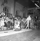 Gefle Jultomtar, julfest. 16 december 1951. Frk. Ljung,
Brändströmgatan 10, Gävle