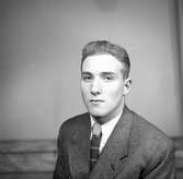 Tekniska Gymnasiet, fotografi av sju stycken elever.    25 januari 1952.