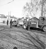 Bilolycka på Brynäs. 8 april 1952.
