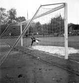 Fotboll, GIF - Ludvika på Strömvallen. 5 oktober 1952.
