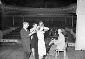 Radioutsändning på teatern vid pianot Mats Hjelm. Den 17 september 1946.