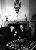 Landshövding Rickard Sandler med fru hemma på slottet, vid hans avsked den 29 mars 1950
