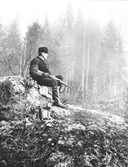 Sitter på pass. Repro. den 22 oktober 1974
Studiefrämjandet, Gävle

