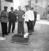 Golva AB, Malmö. Brandtest av securit-plattan. Reportage för Gefle Dagblad