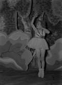 Dansuppvisning. Den 1 juni 1943