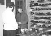 Anderssons skoaffär. Den 7 maj 1943. Reportage för Arbetarbladet