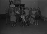 Hemgårdens elevutställning och barngrupper. Maj 1944





