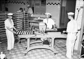 Konsum Alfa, bakningsmaskin. Den 4 Augusti 1941


