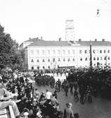 Gefle Dagblad. Manöver på Drottninggatan. År 1938