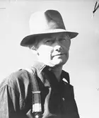 Skogsindustriarbetare, porträtt för kliché. Januari 1942
