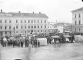 Lottornas julmarknad på Rådhustorget. Den 10 December 1942
