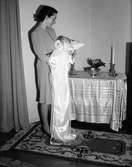 Juni 1944. Reinecke Fru och barn, taget hemma
