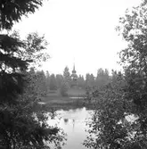 På andra sidan Gavleån ligger Hälsinge Regemente. I 14. Kungsbäck. Augusti 1944. Klockstapeln invigd 1916

