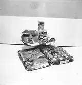 Konsum Alfa. Charkuteri. Juli 1944. Fläskkotlett HG 44 öre. Falska Gäss HG 44 öre. Fläskrullad KG 3.80.Rullad Skinkstek KG 4.25.
Hushållsärter Astoria

