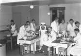 Matlagningskurs för män. Reportage för Arbetarbladet. Augusti 1944
