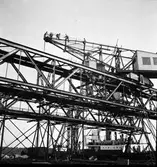 Målarmästare Östlund, målning av kranar. Juni 1937