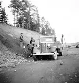 Reportage för Gefle Posten. Oktober 1937.
Lastbilen en Chevrolet från 1937.