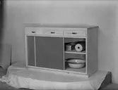 Larsson & Co. AB. Byggnadsvaror. Bänk/skåp.
