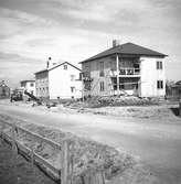 År 1938. Husbygge i Gävle. Närmaste huset är Parkvägen 33. Vy mot nordöst.