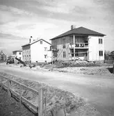 År 1938. Husbygge i Gävle. Närmaste huset är Parkvägen 33. Vy mot nordöst.