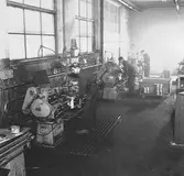 Svarvning
Swendsén o Wikström Värmepannefabrik på Brynäs under 1940talet
hade man 300 anställda. Företaget köptes upp 1955 av Svenska Järnvägsverkstad och fick namnet ASJ-PARCA.

