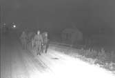 Militärer på väg hem från en manöver i Sollefteå. Mars 1949

