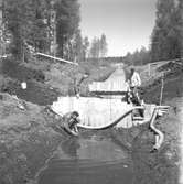 Björkebåten
Låg mellan Jusjön och Hillesjön i Björke by.
Den hittades i november 1947.
Båten är sannolikt från 300 - 400 e. Kr.

