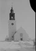 Staffans kyrka
på Stenebergshöjden, Brynäs.
Ritades av Knut Nordenskjöld och invigdes 1932.
En treskeppig kyrka vars torn, placerat vid nordvästra hörnet, kröns av en av Sveriges största torntuppar. I sydvästra hörnet ett vapenhus, huvudingången åt väster.
