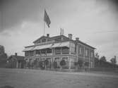 Fenix byggdes på Alderholmen i början på 1860-talet, nära Gävle-Dala järnvägs AB:s stationshus
Groggverandan tillbyggdes 1890



