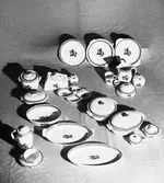 AB Gefle Porslinsfabrik
September 1937


År 1910 uppfördes av AB Gefle Porslinsbruk en ny fabriksbyggnad och byggde stora rundugnar efter engelsk förebild.
Tillverkningen bestod huvudsakligen av bordsserviser, hushållsartiklar och prydnadsföremål


