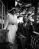 Man och kvinna på altan

























