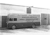 Gamla Stadsbudskontoret
Telefoner 124 - 1440
Gävle
Flyttningar    Möbeltransporter
Magasinering

1 december 1937

